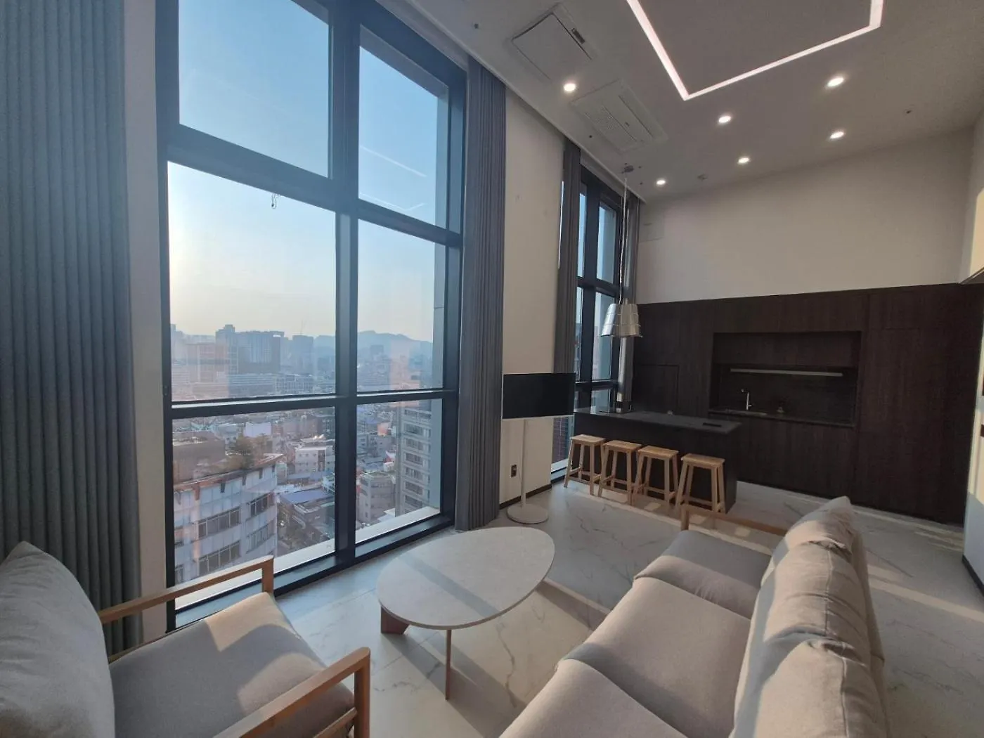 House With The Best View New Building, In The Heart Of Seoul, Dongdaemun History & Culture Park Station